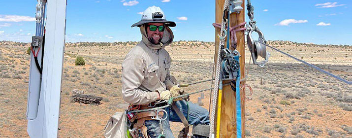 Tucson Electric Power: Crews Help Light Up Navajo Nation